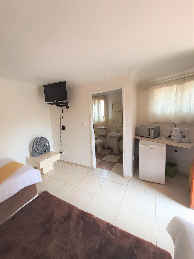 The Lionfish Guesthouse Преторія Екстер'єр фото
